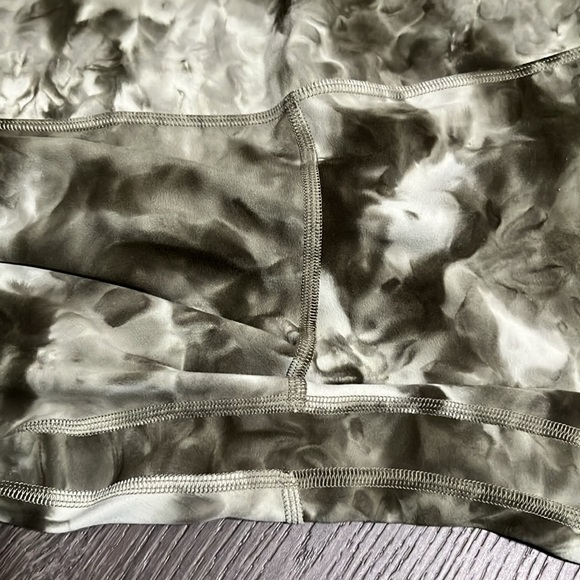 Lululemon Align Pant 25” Diamond Dye
Diamond Dye Light Sage Army Green Size 16 - Picture 3 of 7